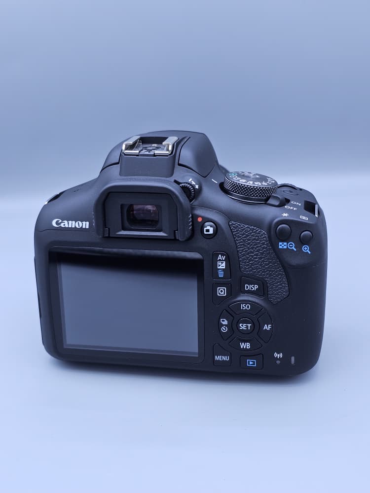 دوربین دست دوم Canon EOS 2000D با لنز Canon EF-S 18-55mm III، کارکرد حدود 400 شات