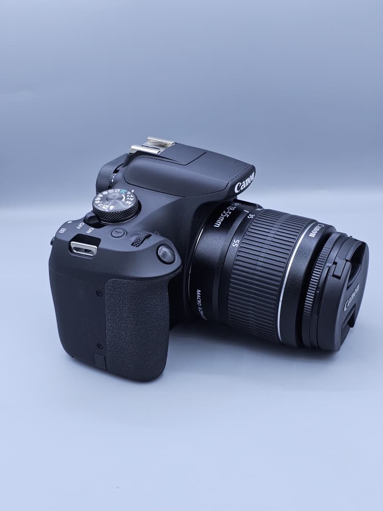 دوربین دست دوم Canon EOS 2000D با لنز Canon EF-S 18-55mm III، کارکرد حدود 400 شات
