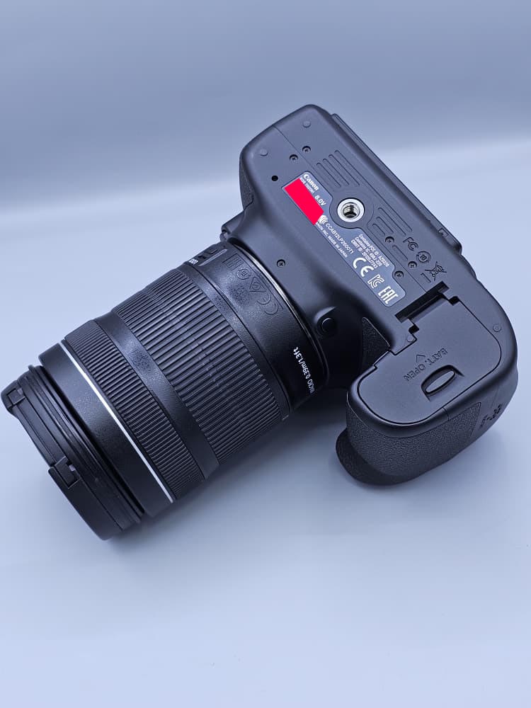 دوربین دست دوم Canon EOS 70D با لنز Canon EF-S 18-135mm IS STM، کارکرد 1000 شات