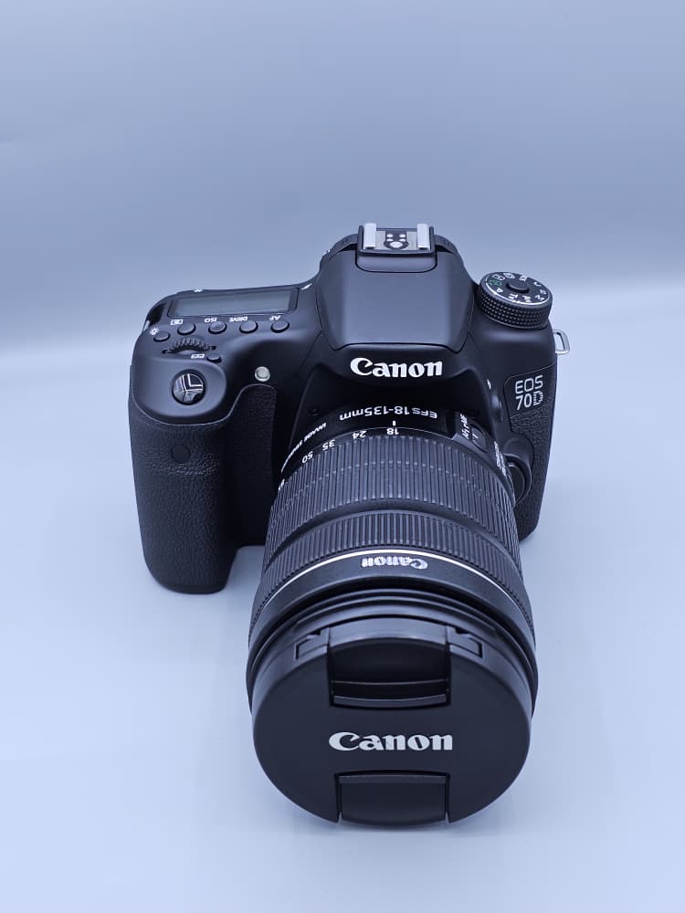 دوربین دست دوم Canon EOS 70D با لنز Canon EF-S 18-135mm IS STM، کارکرد 1000 شات