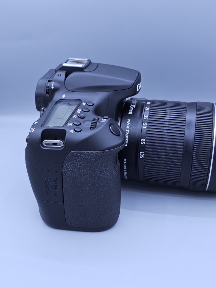 دوربین دست دوم Canon EOS 70D با لنز Canon EF-S 18-135mm IS STM، کارکرد 1000 شات