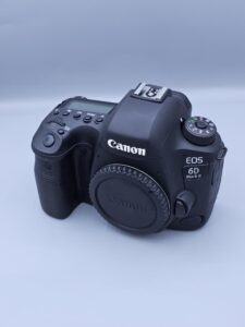 دوربین Canon EOS 6D Mark II دست دوم با بدنه مشکی