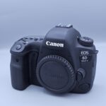 نمای جلوی دوربین Canon EOS 6D Mark II