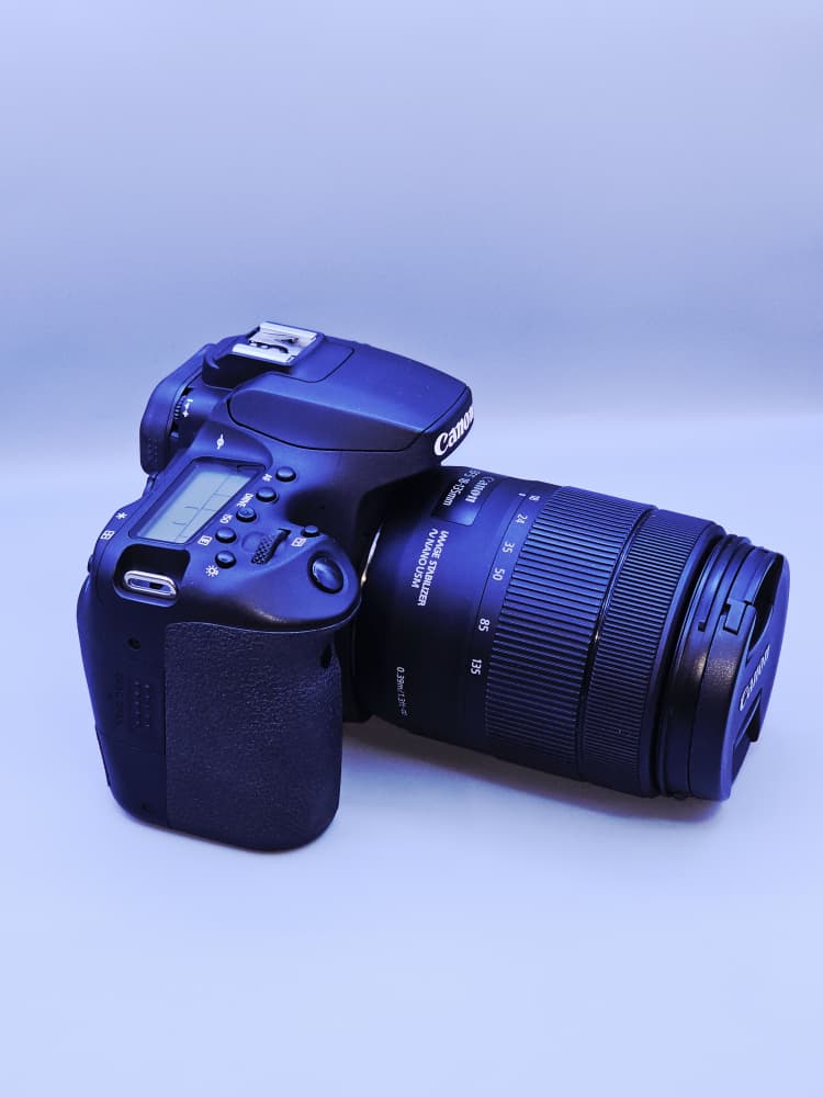دوربین دست دوم Canon EOS 90D با لنز 18-135mm IS USM (۲۰۰۰ شات)